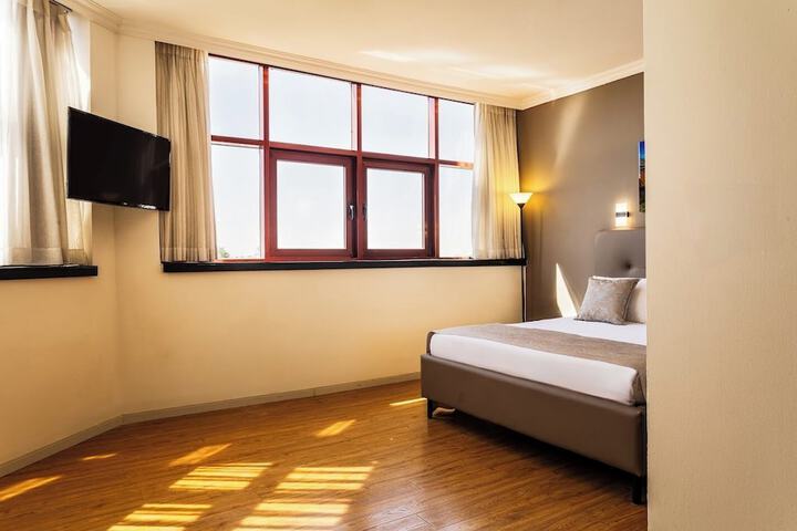 Room 10 of 45