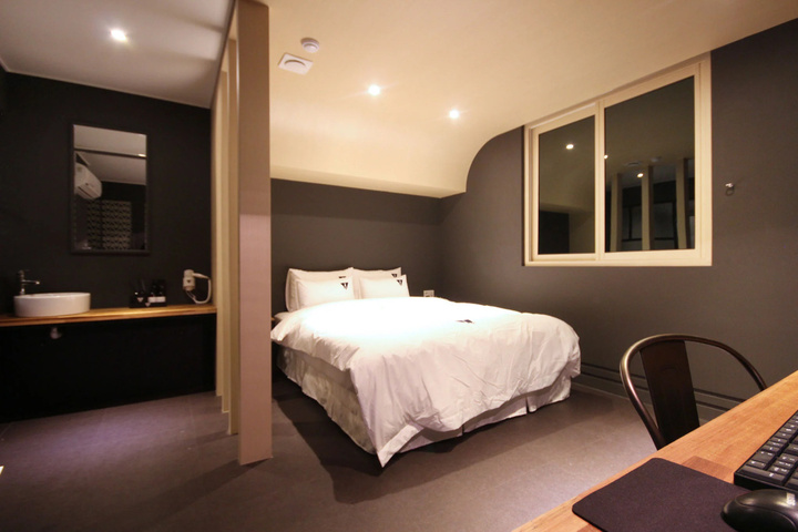 Room 2 of 5