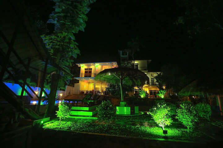 Hotel Exterior 42 of 48