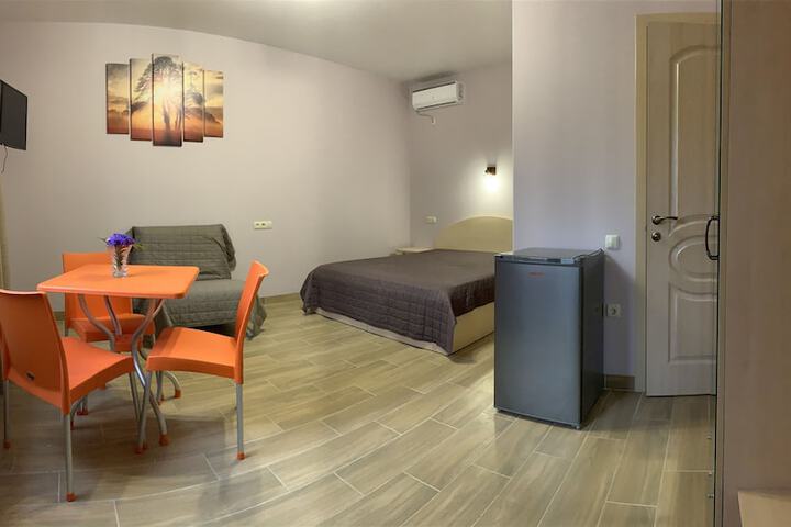 Room 15 of 28
