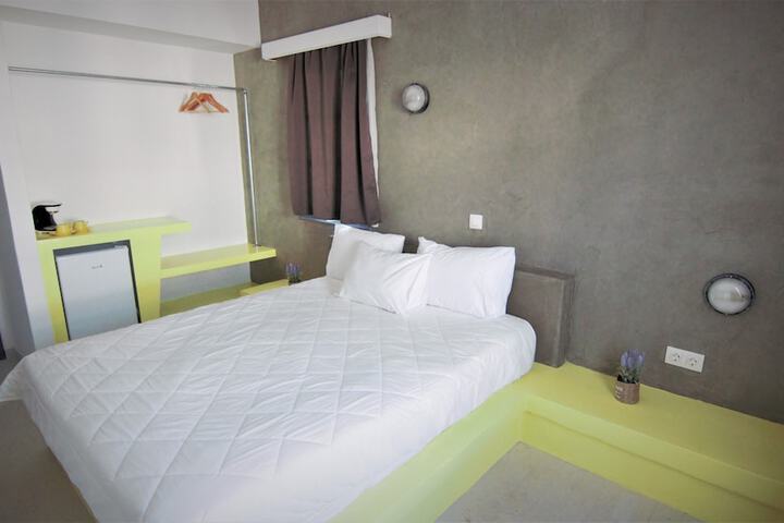 Room 14 of 32
