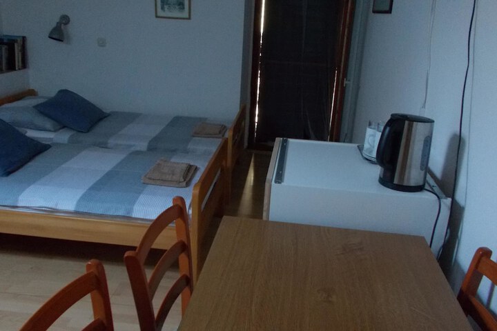 Room 6 of 52