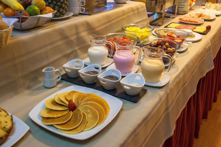 Breakfast/Coffee Service 19 of 24