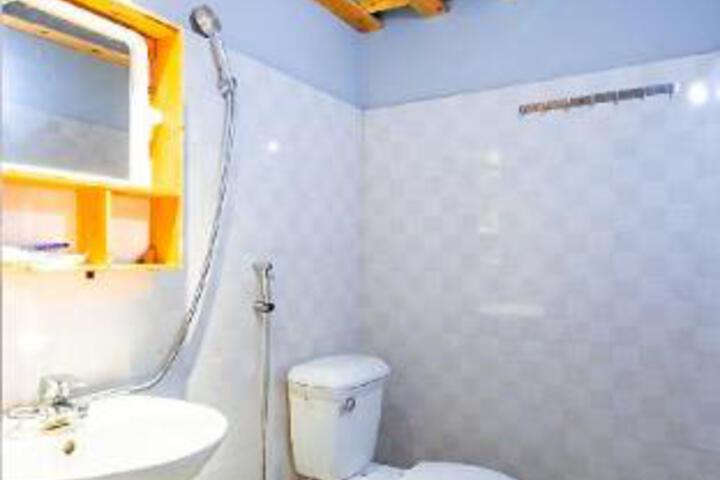 Room 2 of 20