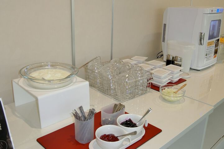 Breakfast/Coffee Service 33 of 46