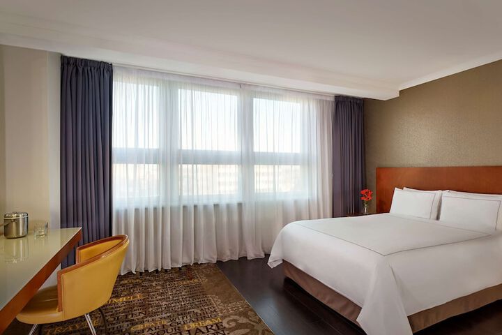 Room 10 of 62