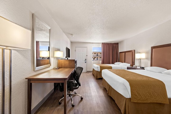 Room 16 of 33