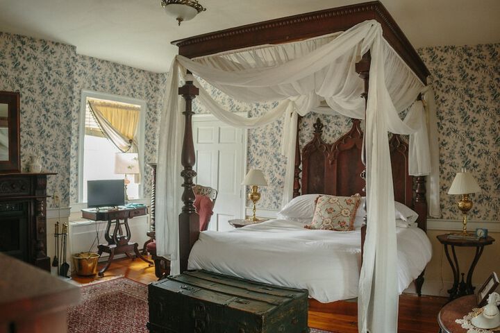 Room 5 of 66