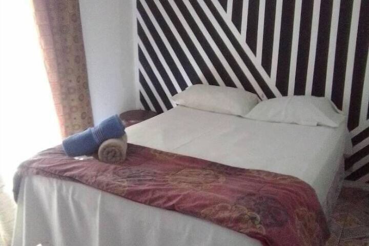 Room 7 of 12