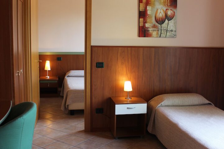 Room 10 of 26