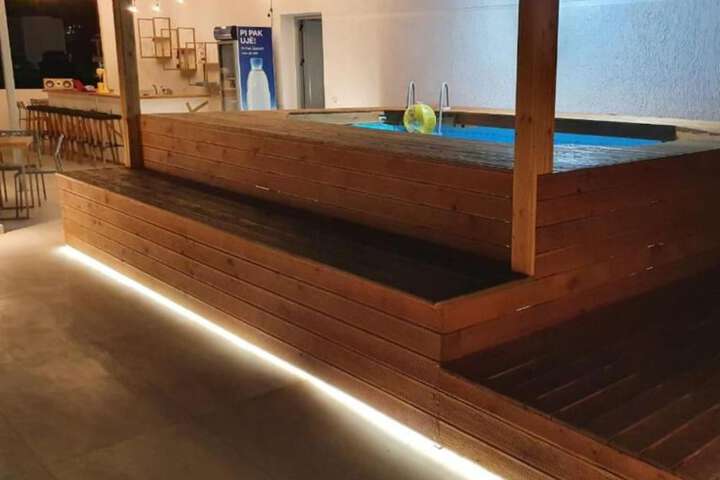 Pool 42 of 49
