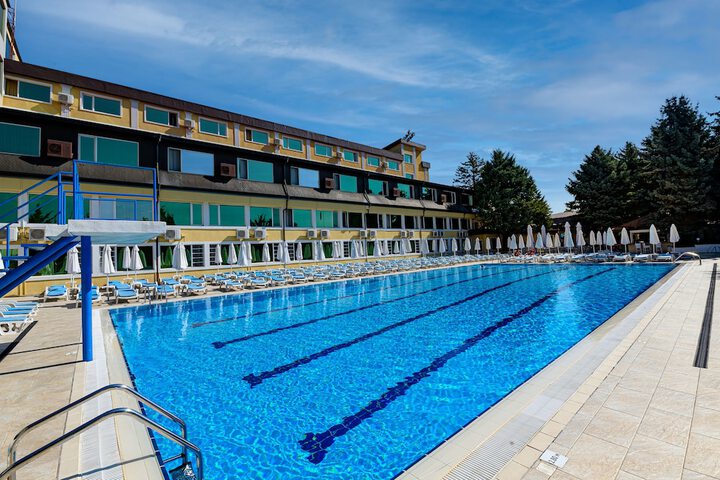 Hotel with Pool