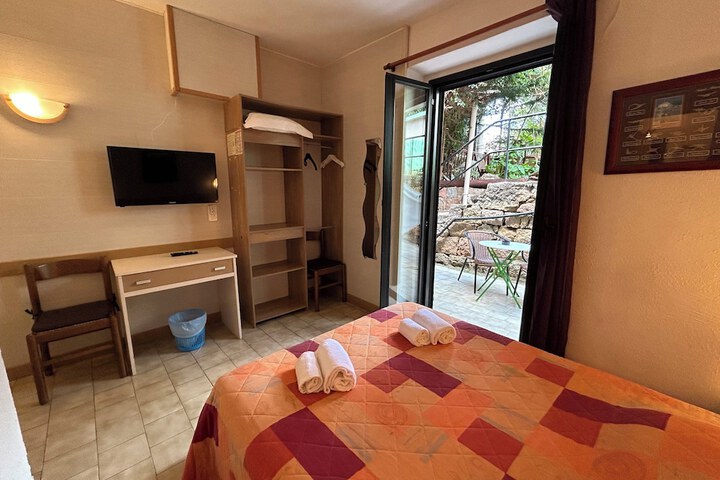 Room 6 of 61