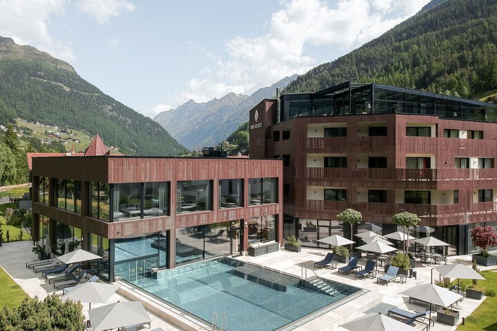Hotel 102 of 105