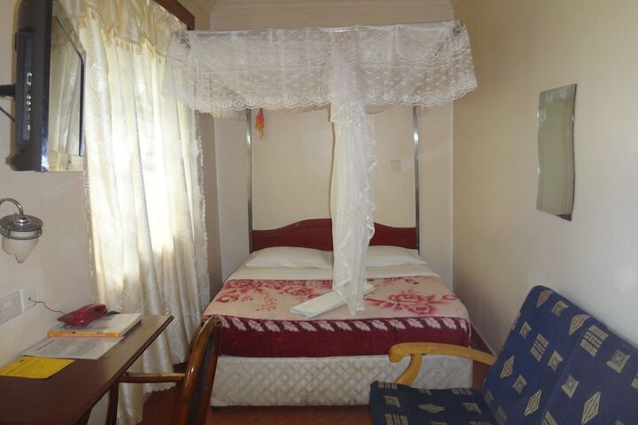 Room 9 of 25