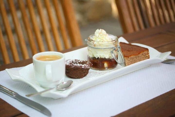Breakfast/Coffee Service 22 of 38