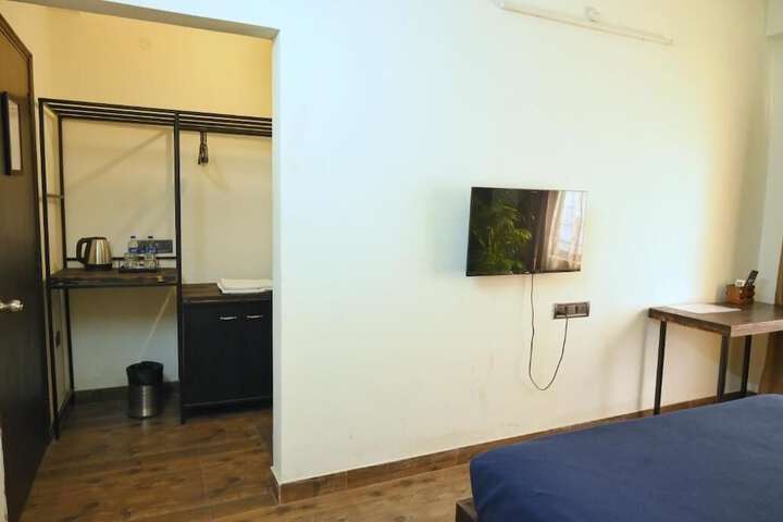 Room 11 of 19