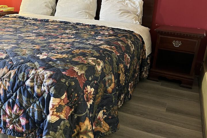 1 King Bed (9 of 12)