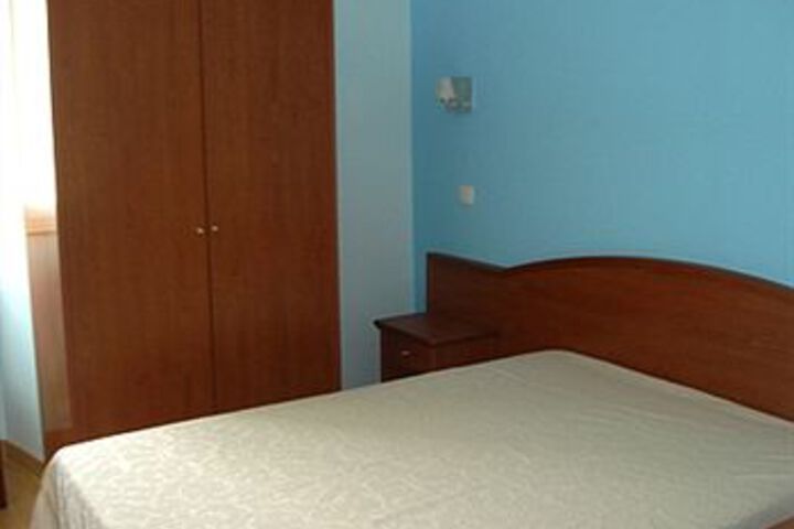 Room 5 of 13