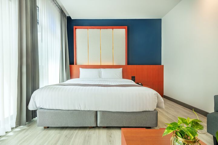 Room 33 of 83