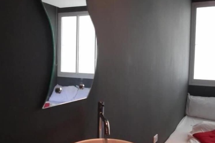 Room 7 of 18