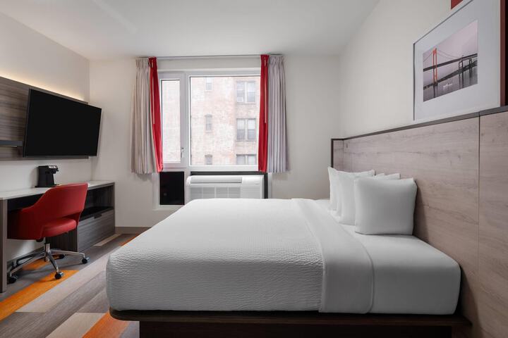 Room 4 of 30