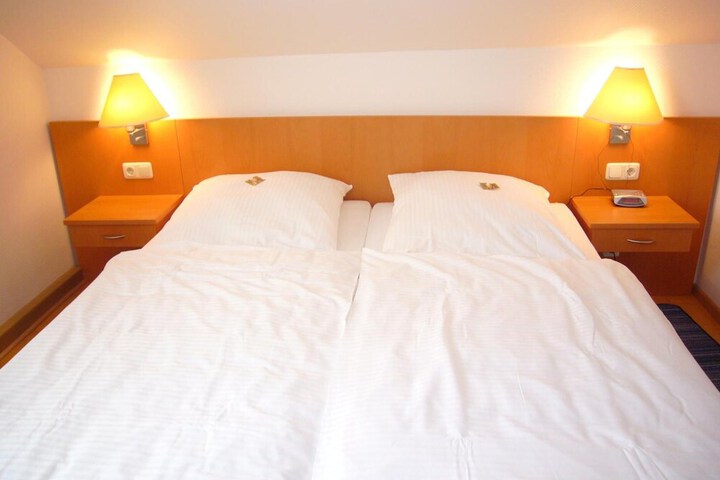 Room 28 of 53