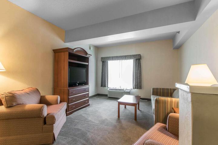 Standard King Bed Accessible (5 of 14)