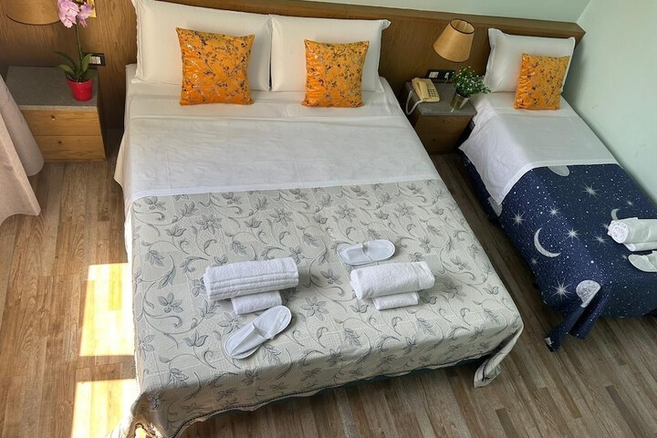 Room 16 of 38