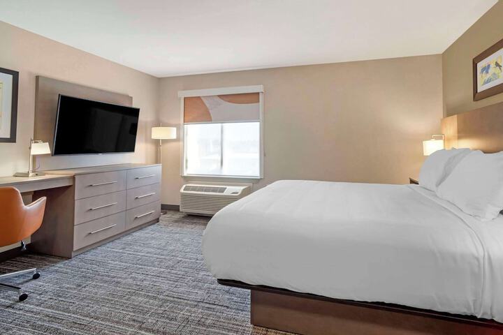 1 King Bed (6 of 6)