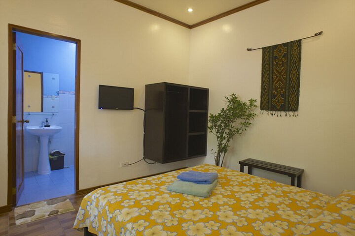 Room 4 of 114