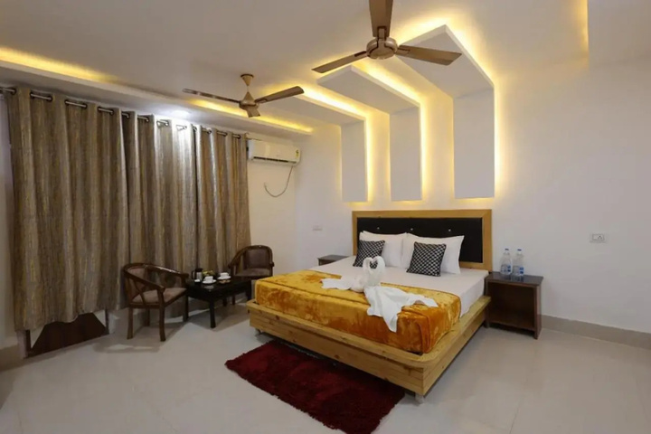 Hotel The Queen by Jals