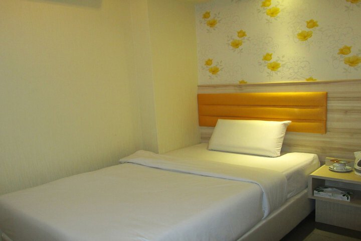 Room 14 of 36