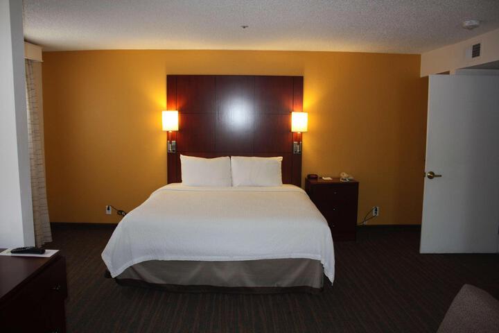 Accessible Suite King Bed Mobility Accessible Bathtb Sofa Bed Fullkt Full Breakfast (37 of 41)