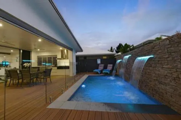 Pool 16 of 25