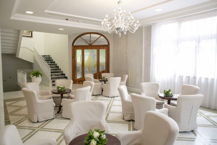 Guest Lobby