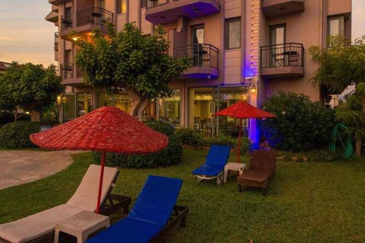 Hotel Exterior 43 of 60