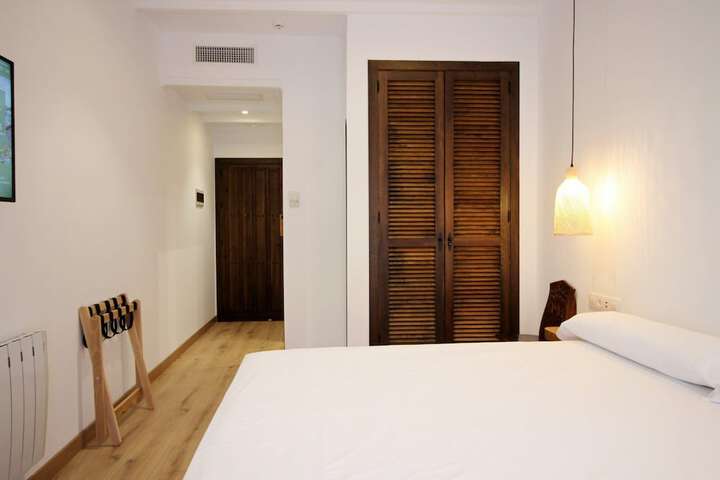 Room 13 of 122