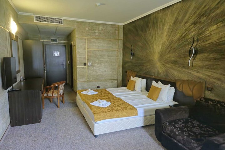 Room 9 of 19