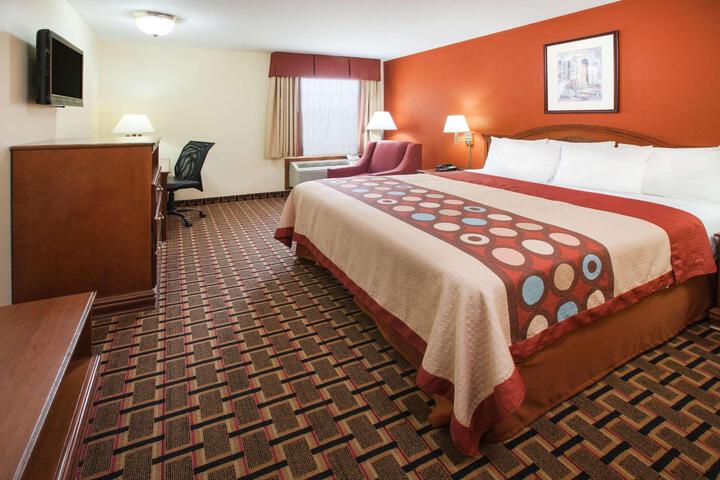 1 King Bed (3 of 20)