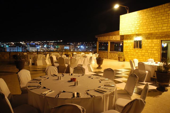Dining 35 of 63