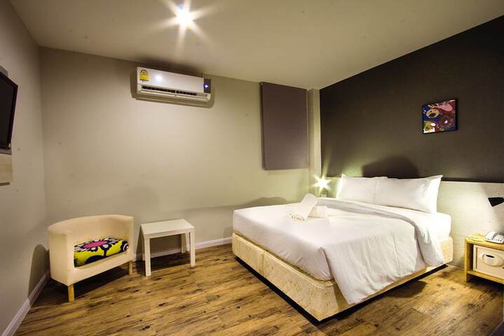 Room 8 of 20