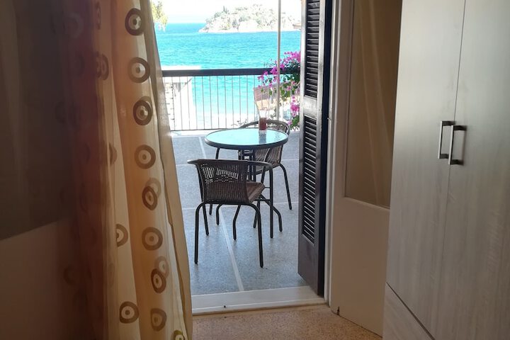 Room 4 of 26