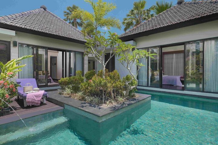 Hotel with Pool