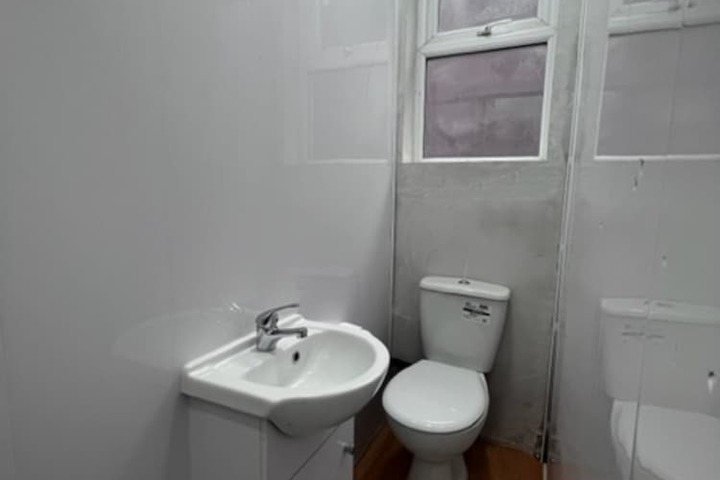 Room 33 of 41