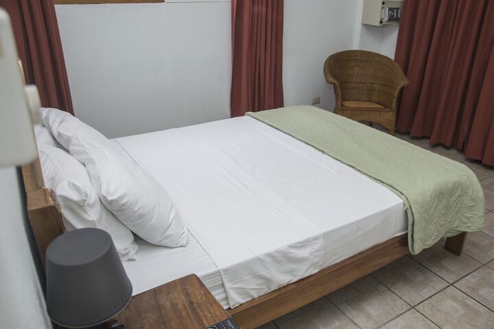 Room 4 of 84