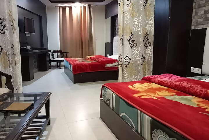 Room 27 of 82