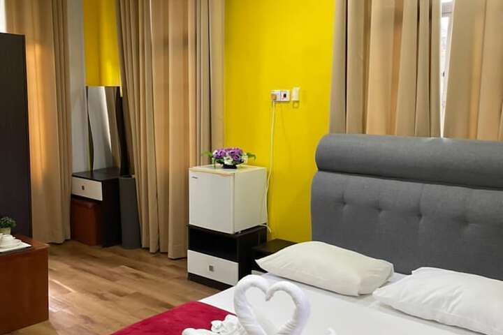 Room 5 of 28