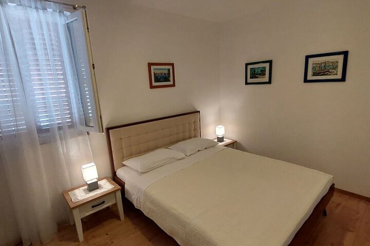 Room 4 of 42