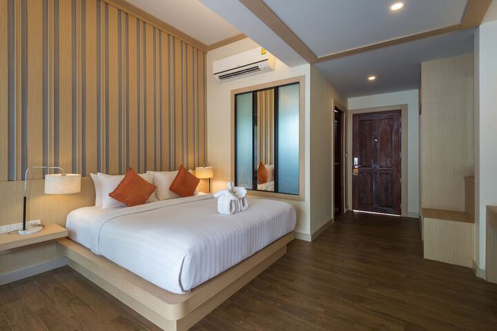 Room 8 of 208